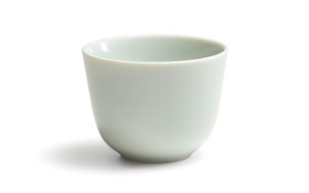 <p>青白磁　茶碗<br>約150ml　税込600円</p>
